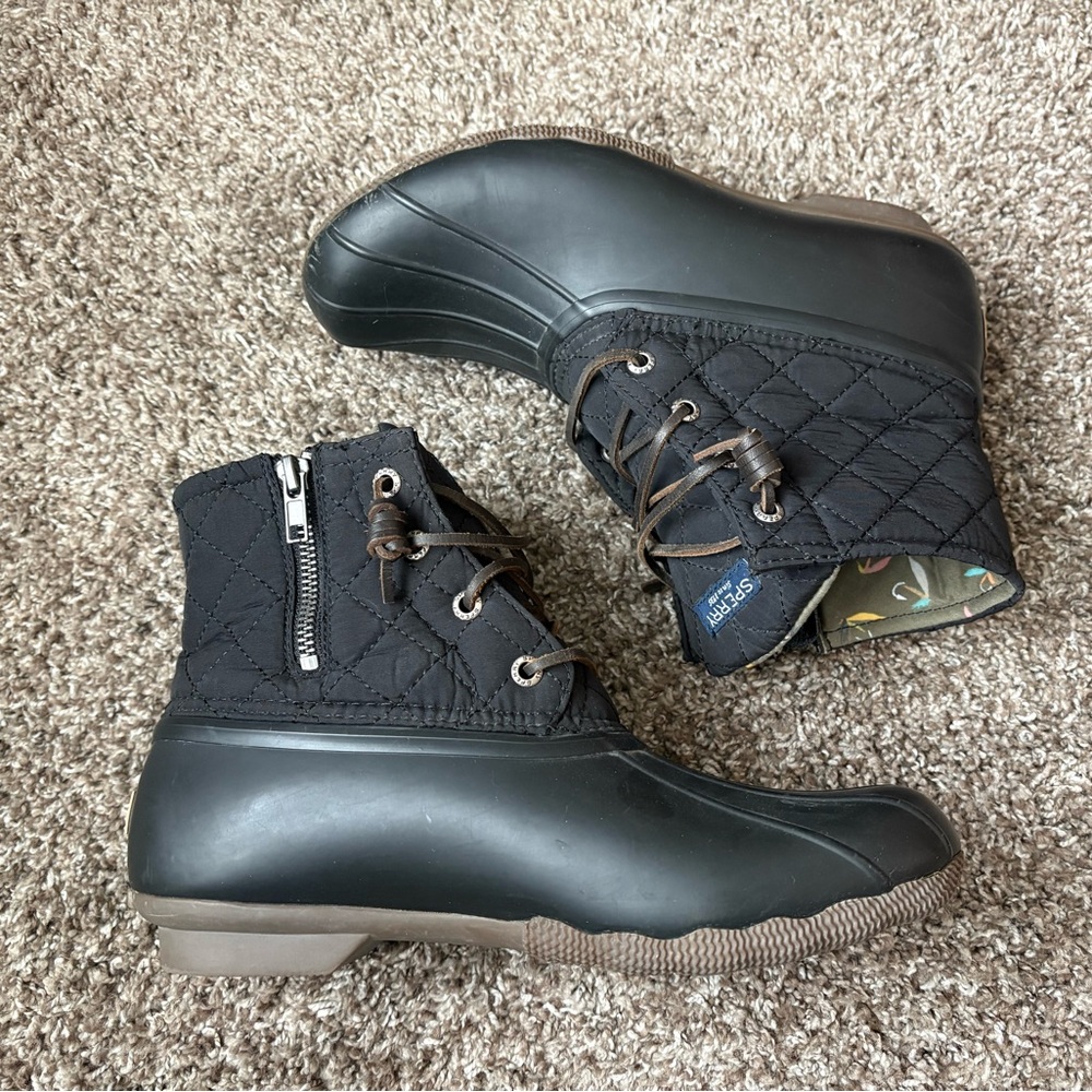 Sperry ladies size zip quilted duck boots for rain or snow size 8.5